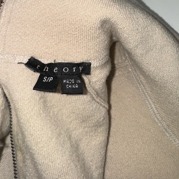 Theory 100% Merino Wool Turtle Neck Back Zipped Sweater - Picture 6 of 8